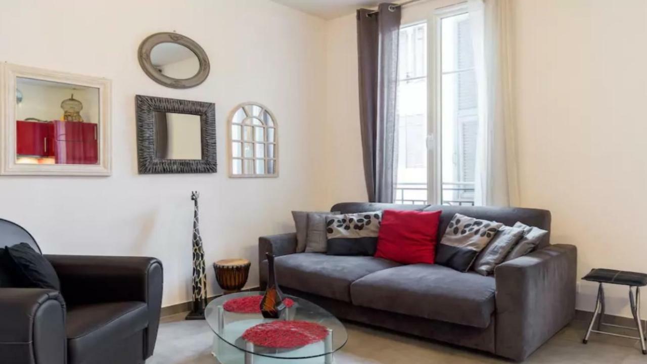Stylish White And Red Apartments 주앙레핑 외부 사진