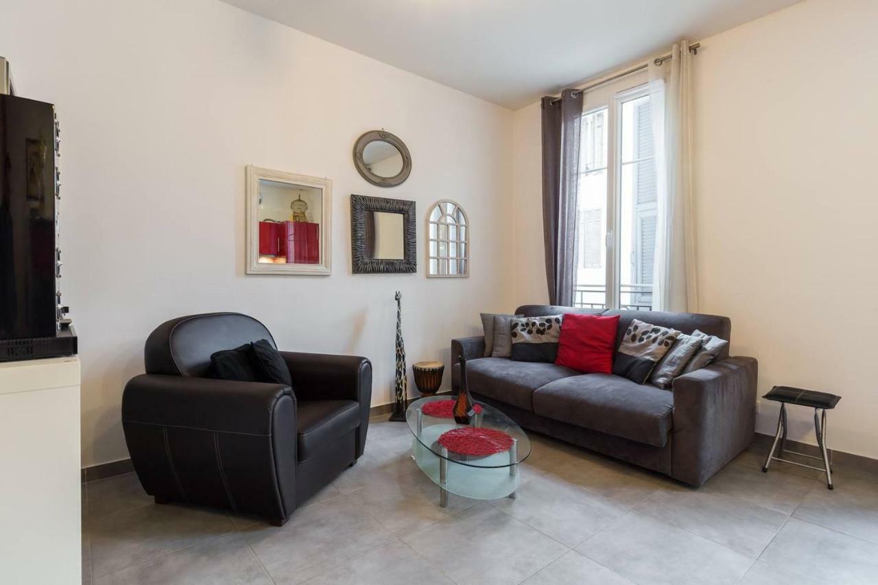 Stylish White And Red Apartments 주앙레핑 외부 사진