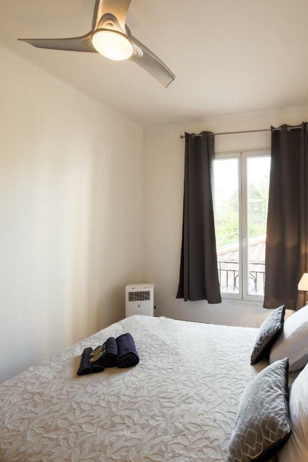 Stylish White And Red Apartments 주앙레핑 외부 사진