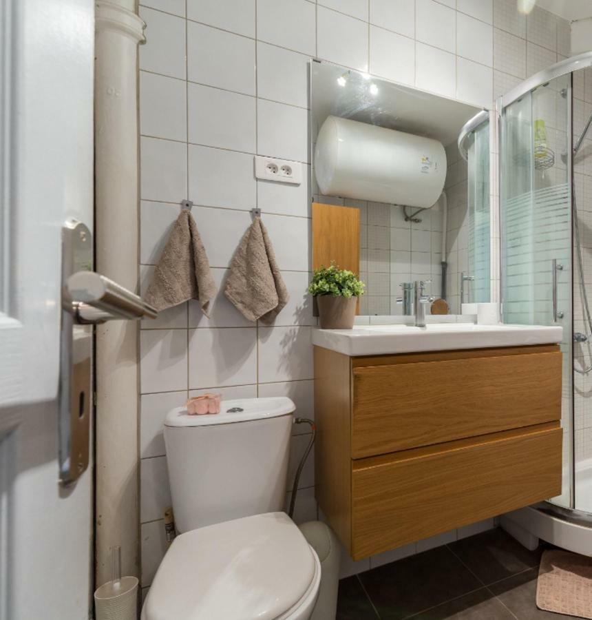 Stylish White And Red Apartments 주앙레핑 외부 사진