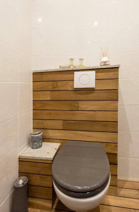 Stylish White And Red Apartments 주앙레핑 외부 사진